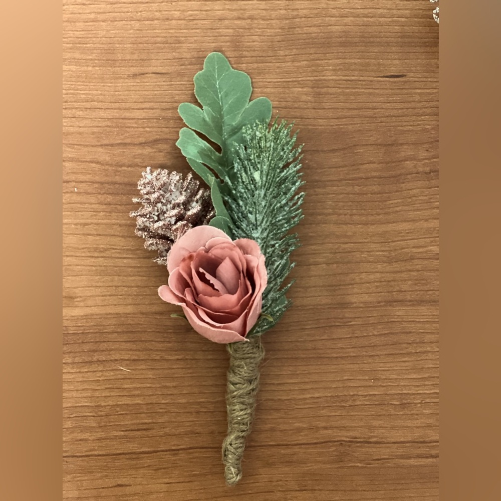 Boutenniere for Winter Event, Wedding, Quinceañera, Prom, etc.